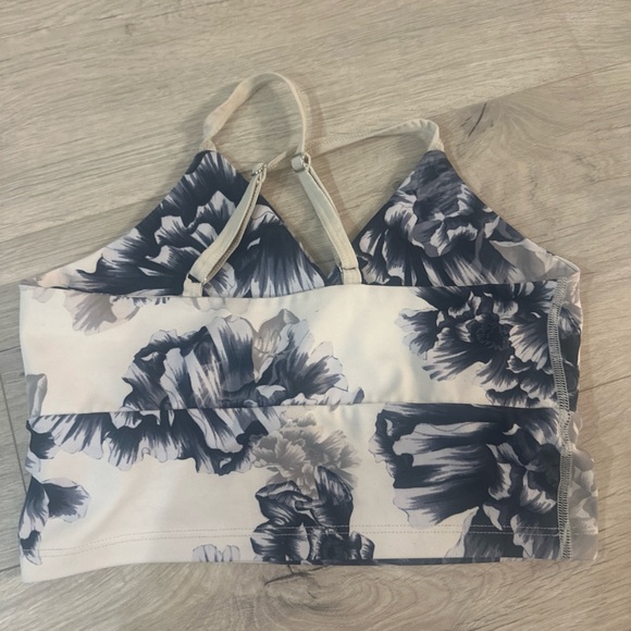 Beyond Yoga navy blue and cream Floral Crop Top - Picture 2 of 3